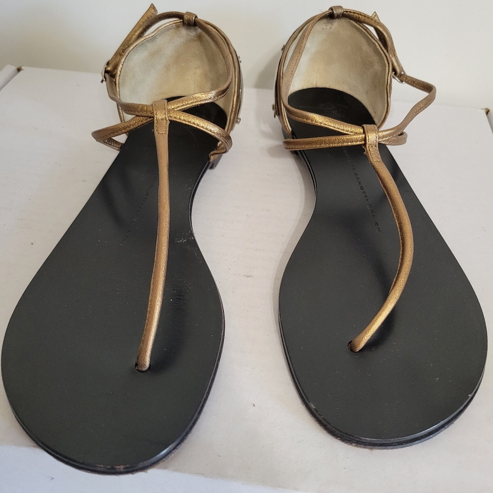 GIUSEPPE ZANOTTI Leather T-Strap Sandals - Picture 2 of 11